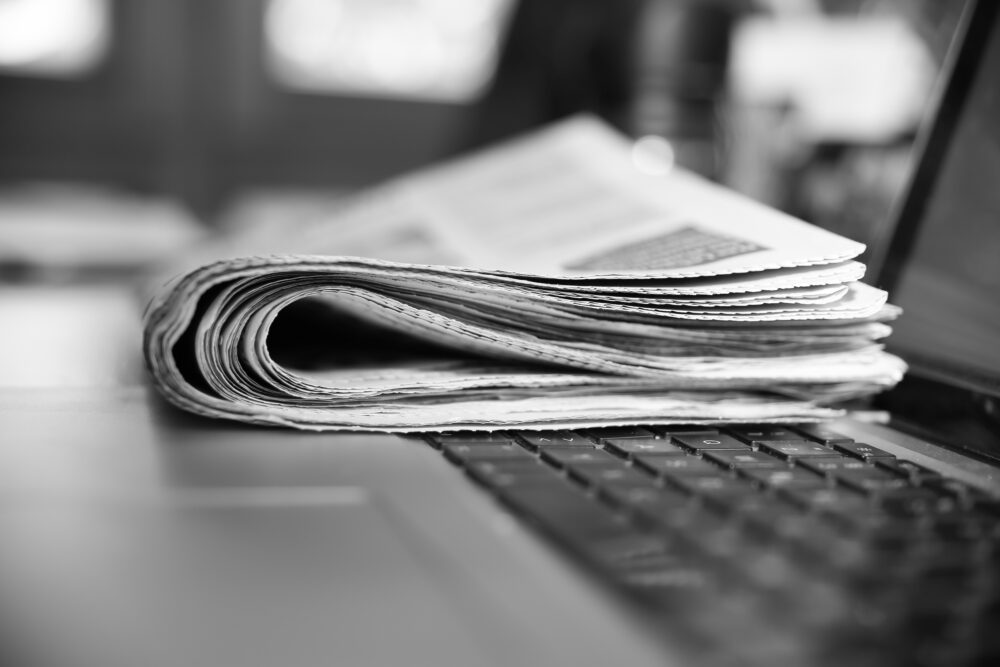 Tidning på tangentbord