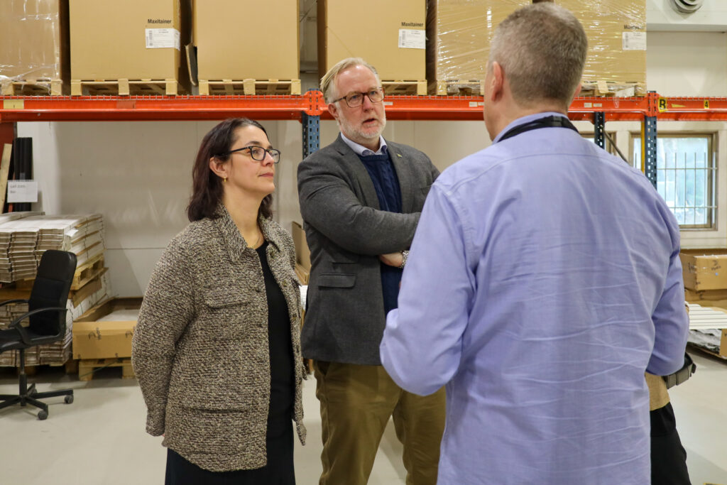 Johan Pehrson tillsammans med samhalls vd Sara Revell Ford